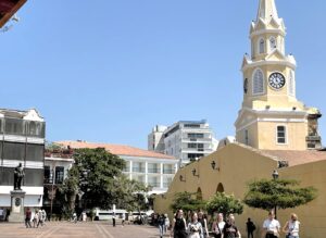 Historia de Cartagena de Indias: Pedro de Heredia, Torre del Reloj y Plaza de la Aduana.