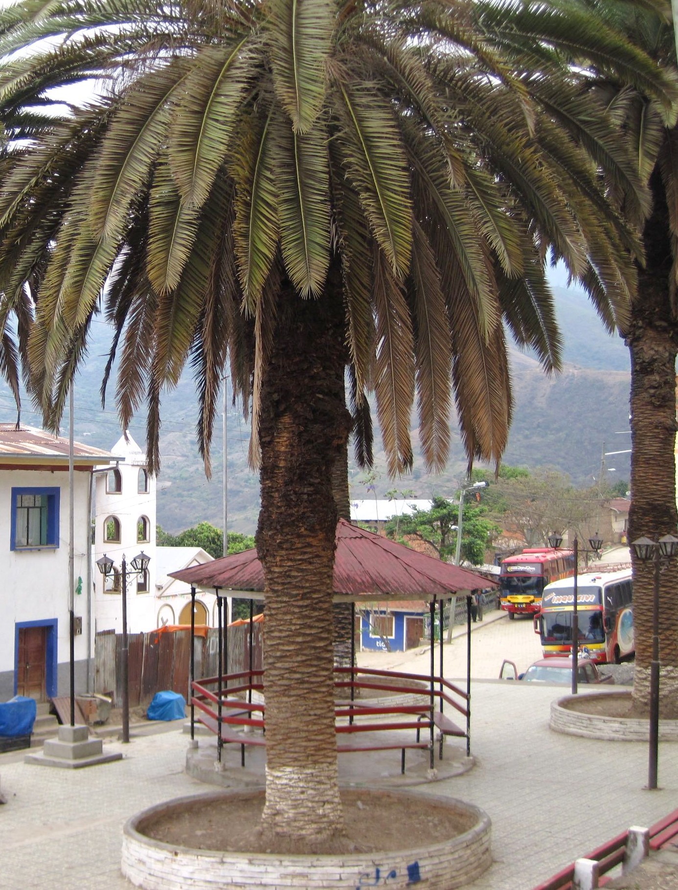 Travesía Coroico - Cochabamba, ruta Cahuata - Morocha, plaza
