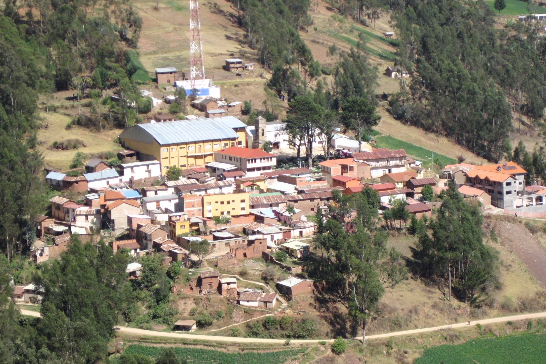 Travesía La Paz - Tunari, comunidad de Morochata, viaje de Momo y María en una KLR-650 el 12 de setiembre del 2012.