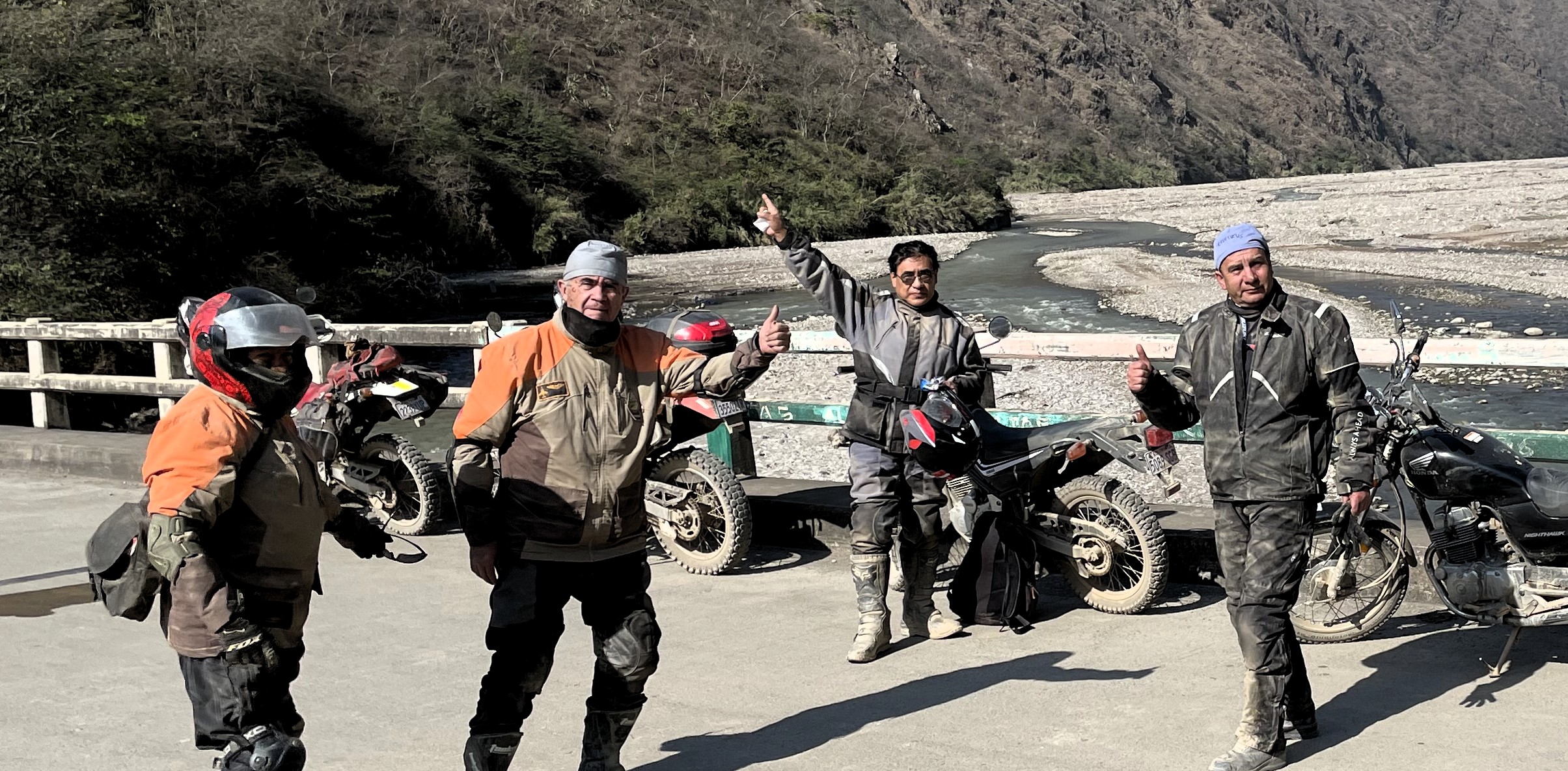 Ruta Irupana - Quime con Killy, Chalo, Carlos y Marco en el río La Paz.