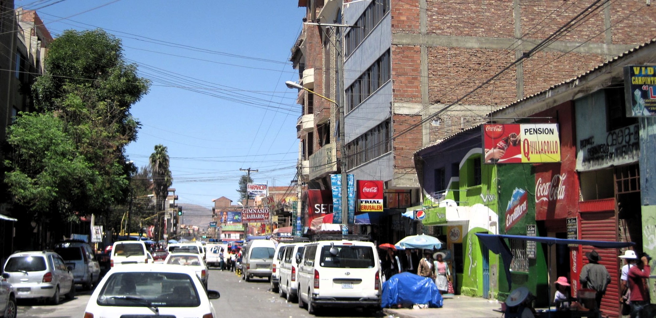 Travesía La Paz - Tunari, ciudad de Quillacollo, viaje de Momo y María en una KLR-650 el 12 de setiembre del 2012.