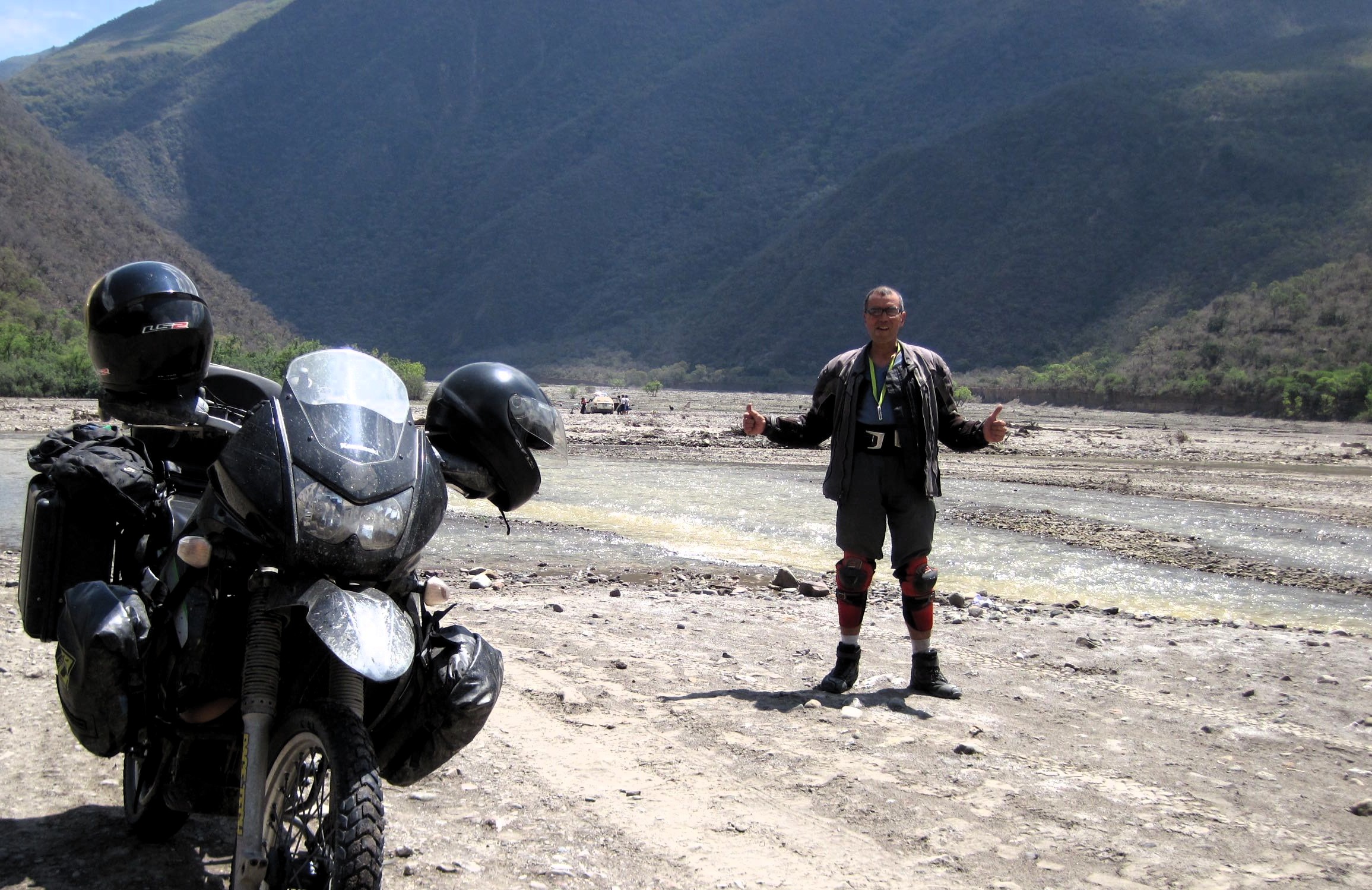 Travesía Coroico - Cochabamba, ruta Cajuata - Morochata, Momo una vez vadeado el río Sacambaya.