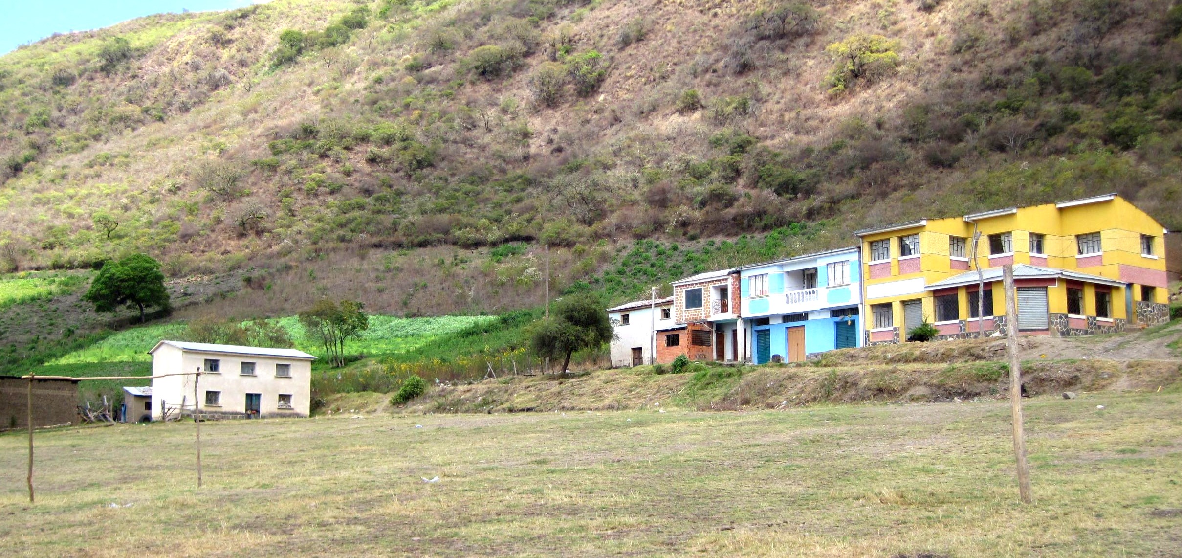 Travesía Coroico - Cochabamba, ruta Cajuata - Morochata, comunidad de Yacupampa.