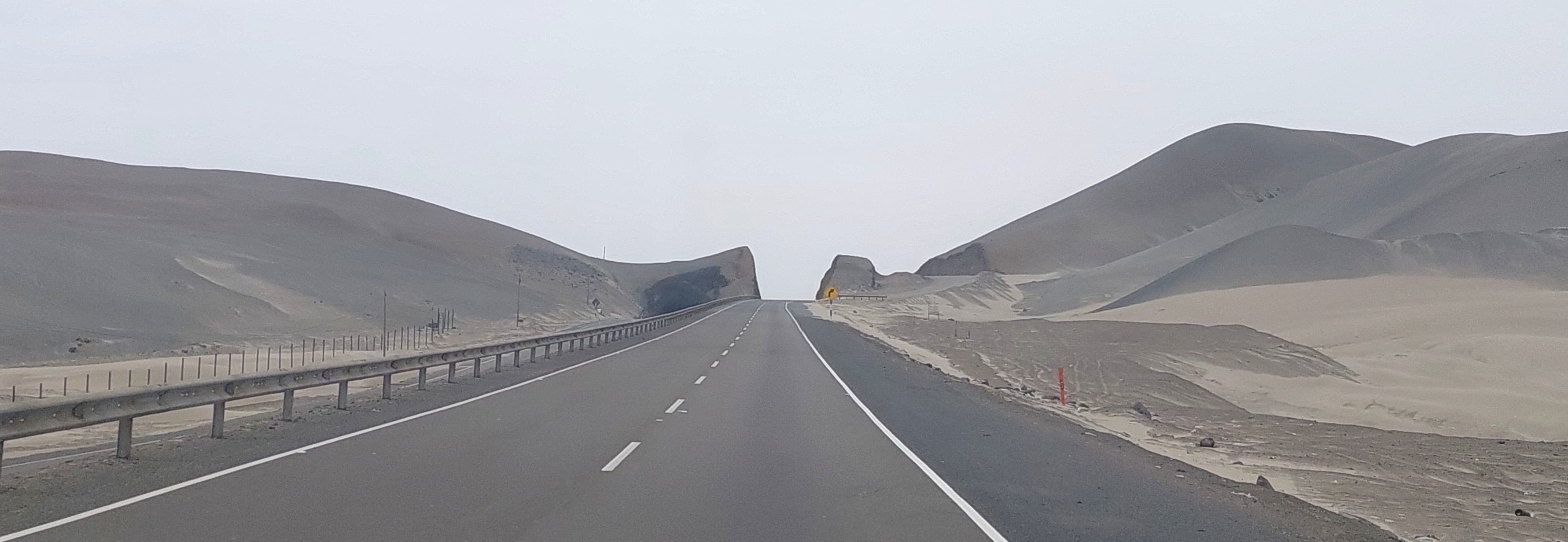 Ruta Cañete - Nuevo Chimbote, Perú Norte, paisaje de carretera