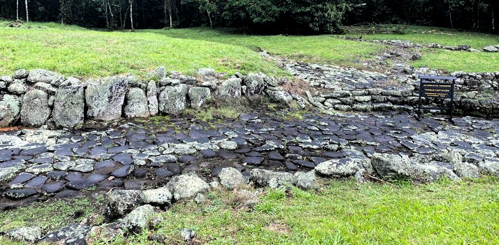 Acueducto precolombino, ruta Monumento Nacional Guayabo